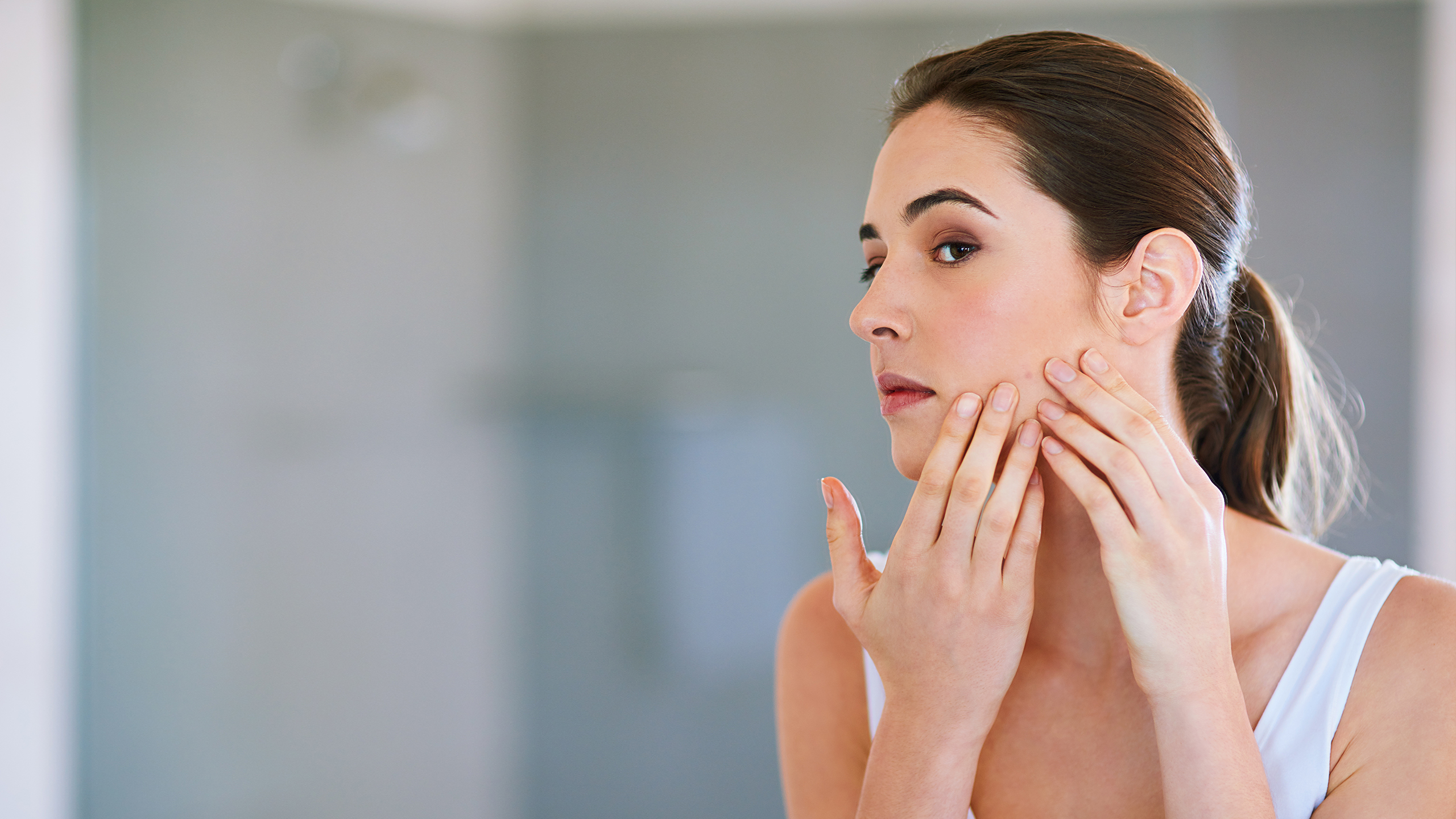 Tratament acnee. Cauze, soluții dermatologice și metode eficiente de control