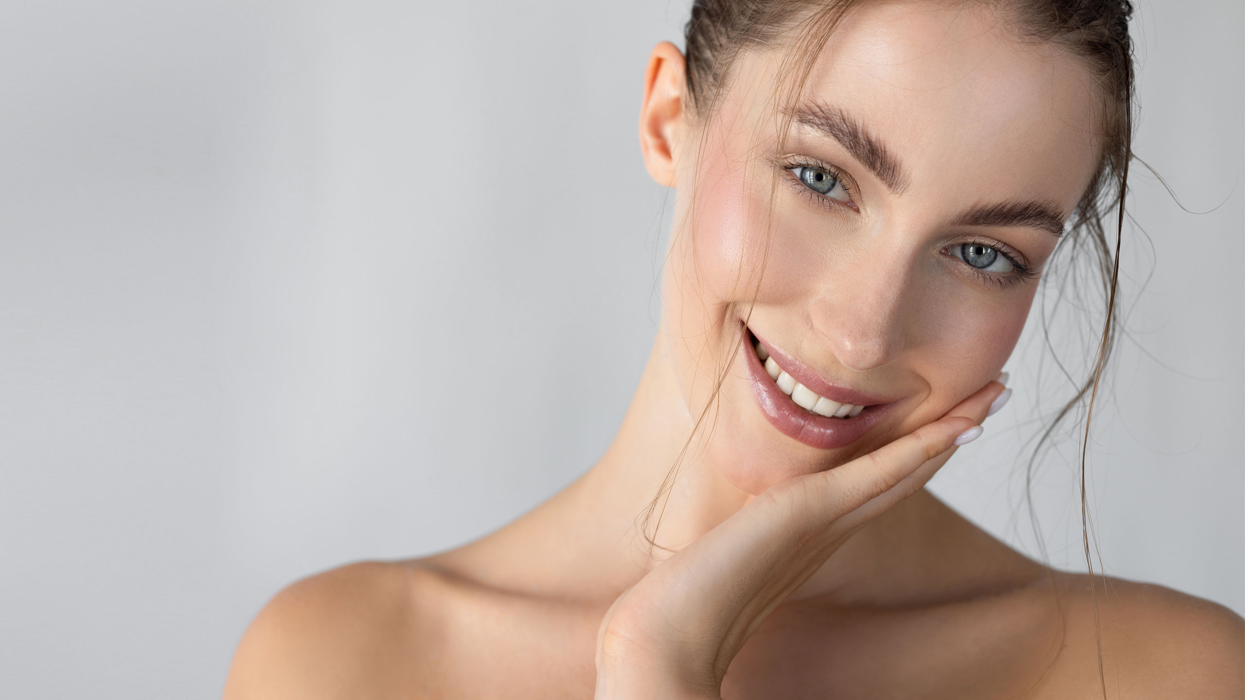 Anti agingul modern se bazează pe tehnologii combinate și protocoale integrate pentru sănătatea pielii